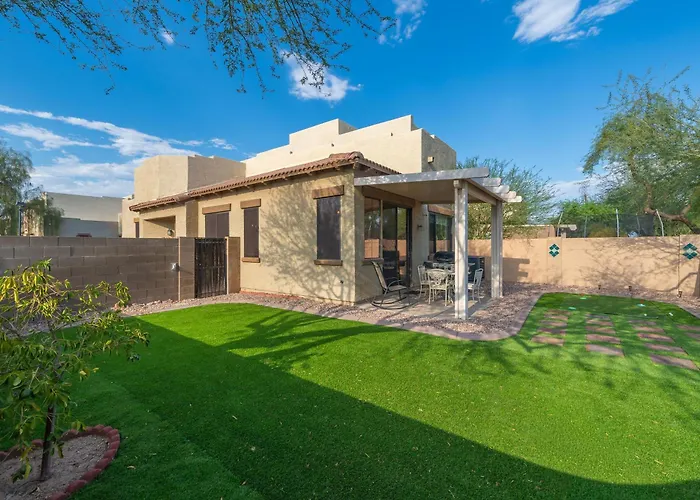 Patio, Grill & Pool Access: Family Retreat In Mesa