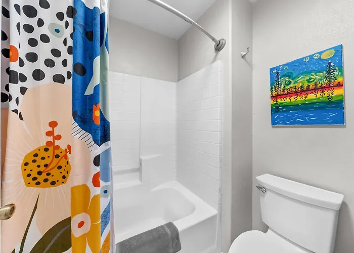 Patio, Grill & Pool Access: Family Retreat In *