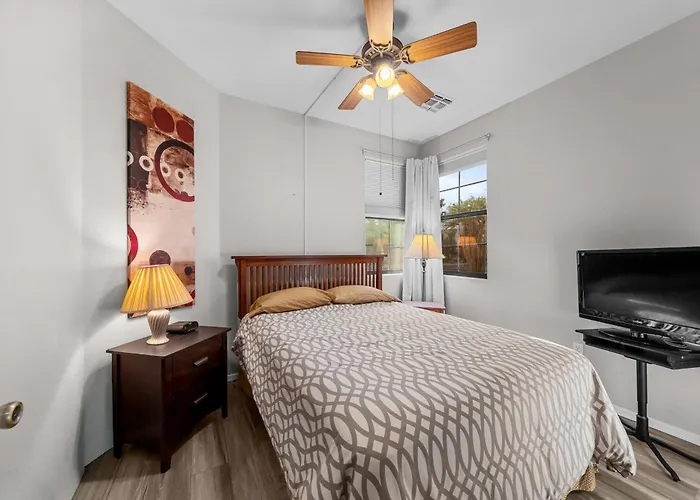 Patio, Grill & Pool Access: Family Retreat In Mesa