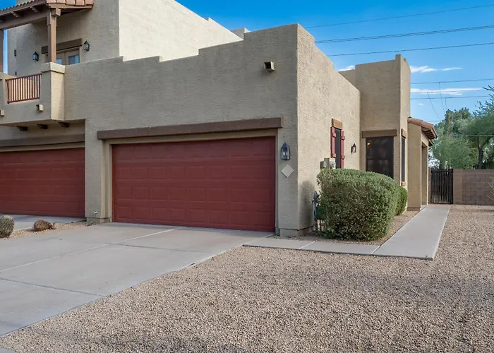 Patio, Grill & Pool Access: Family Retreat In Mesa