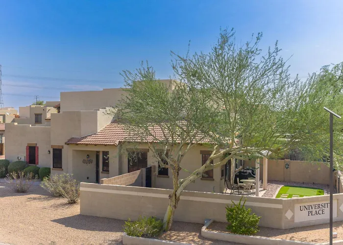 Patio, Grill & Pool Access: Family Retreat In Holiday home